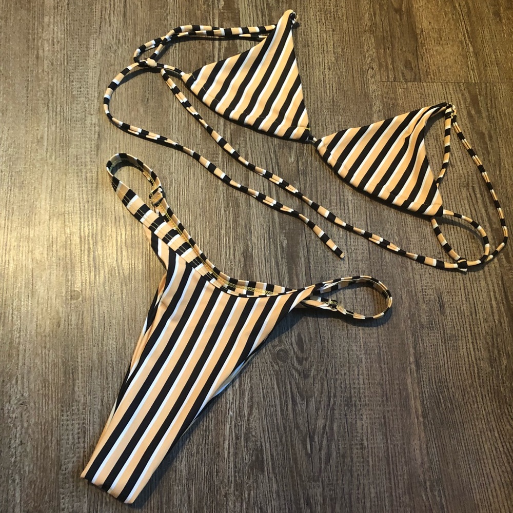 Striped Bikini💛🖤
